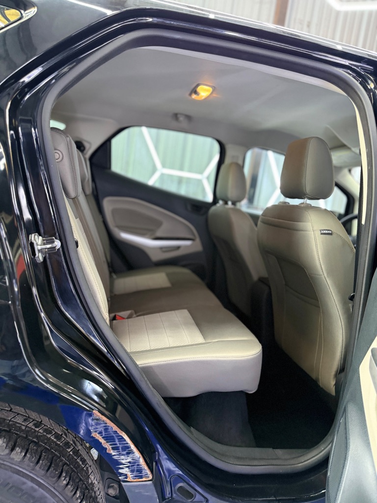 Photo 13 of this FORD ECOSPORT