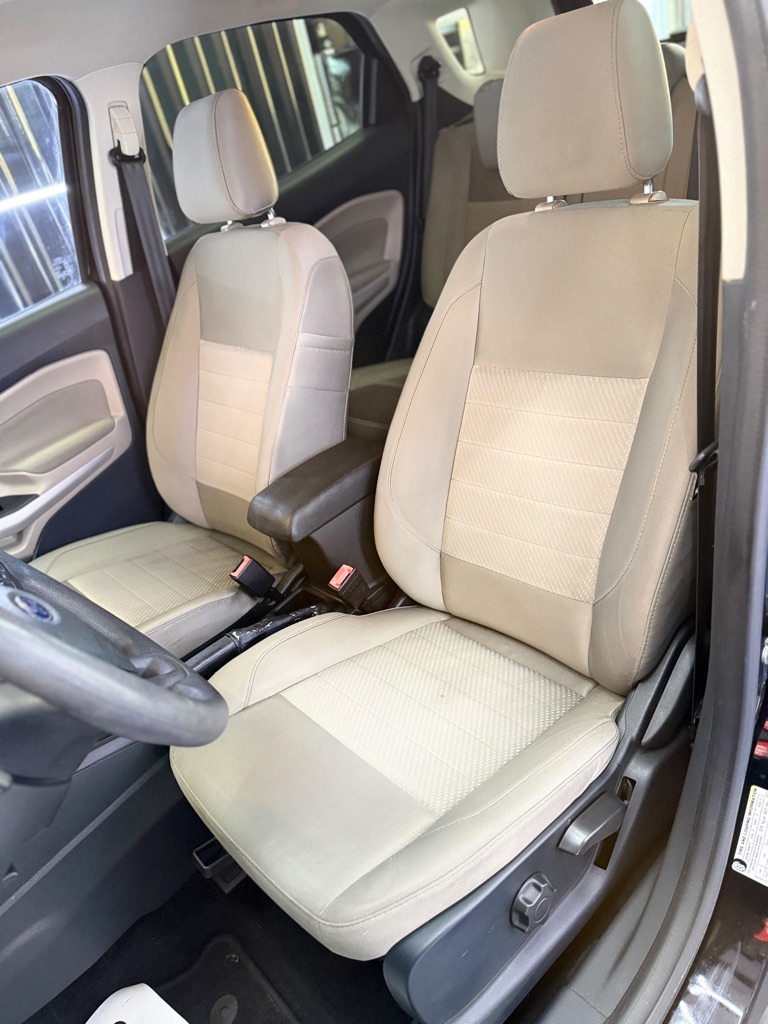 Photo 15 of this FORD ECOSPORT