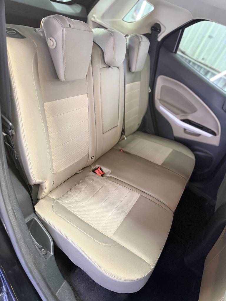 Photo 11 of this FORD ECOSPORT