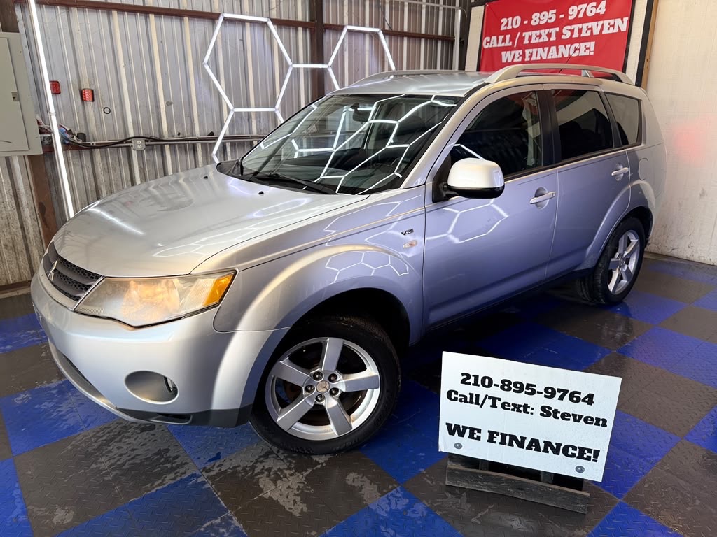 Photo 3 of this MITSUBISHI OUTLANDER