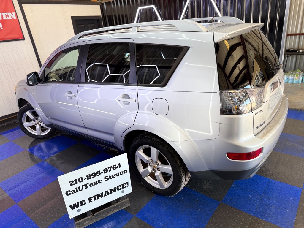 Photo 6 of this MITSUBISHI OUTLANDER