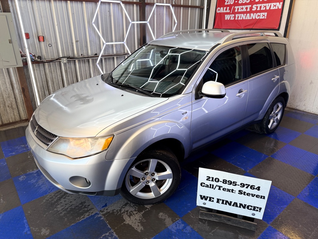 Photo 9 of this MITSUBISHI OUTLANDER
