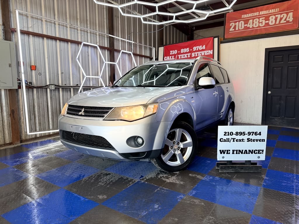 Photo 2 of this MITSUBISHI OUTLANDER