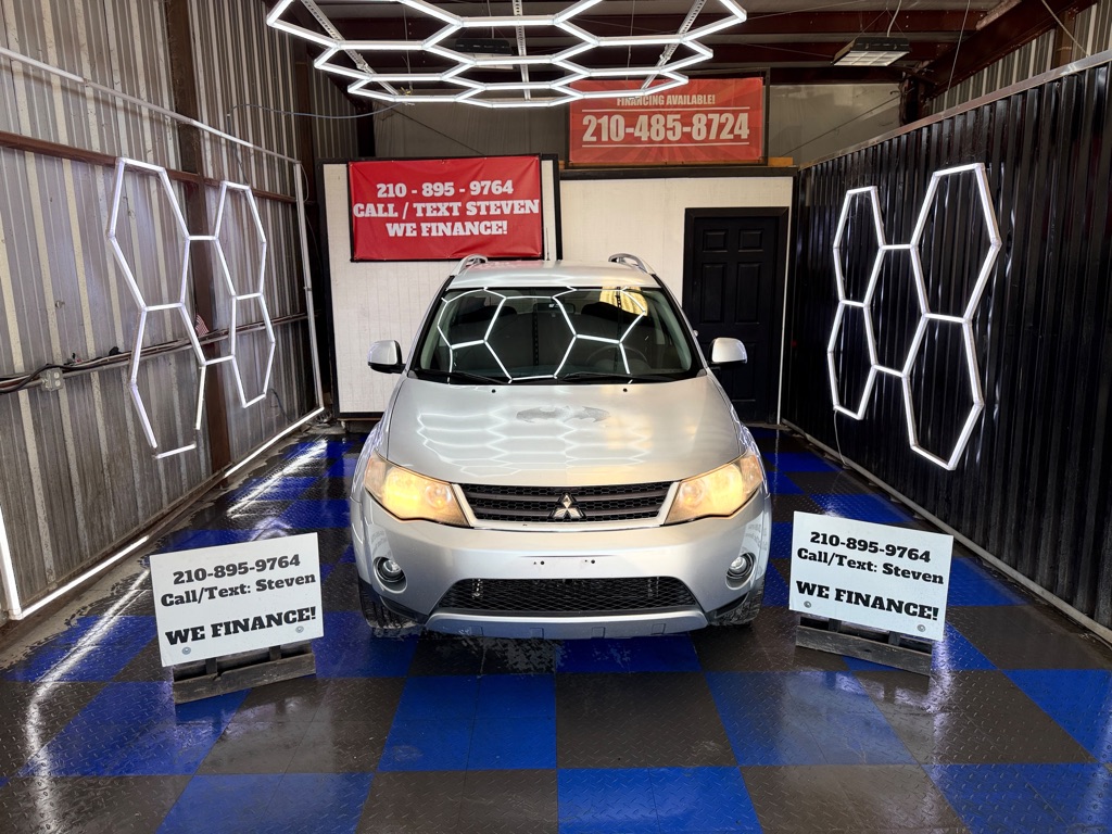 Photo 4 of this MITSUBISHI OUTLANDER