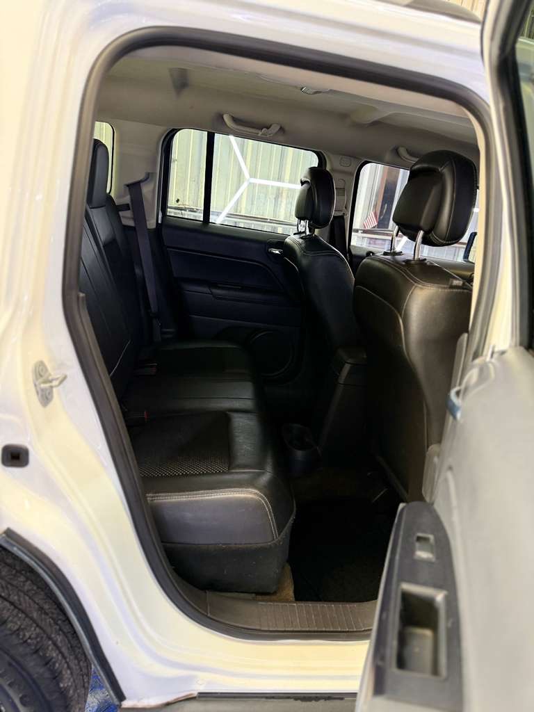 Photo 21 of this JEEP PATRIOT