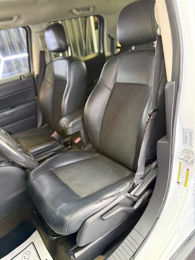 Photo 24 of this JEEP PATRIOT