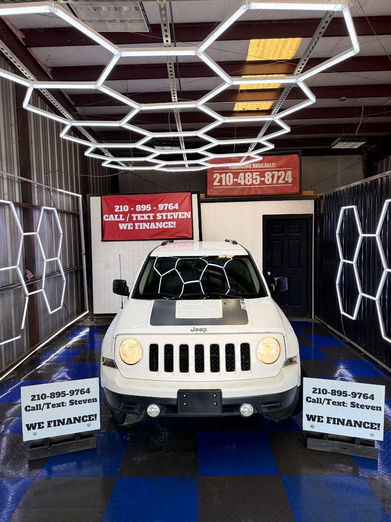 Photo 30 of this JEEP PATRIOT