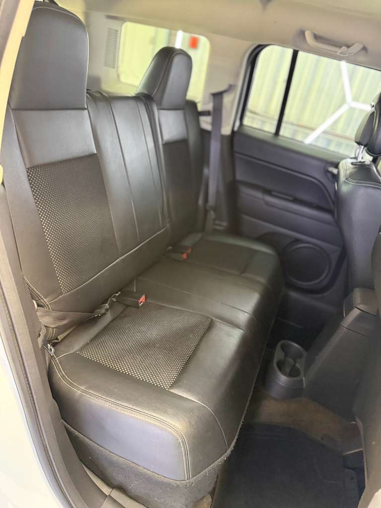 Photo 25 of this JEEP PATRIOT
