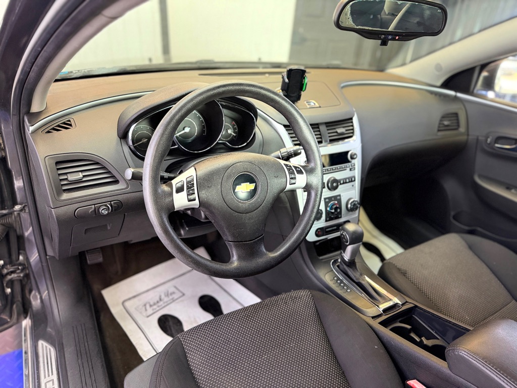 Photo 19 of this CHEVROLET MALIBU
