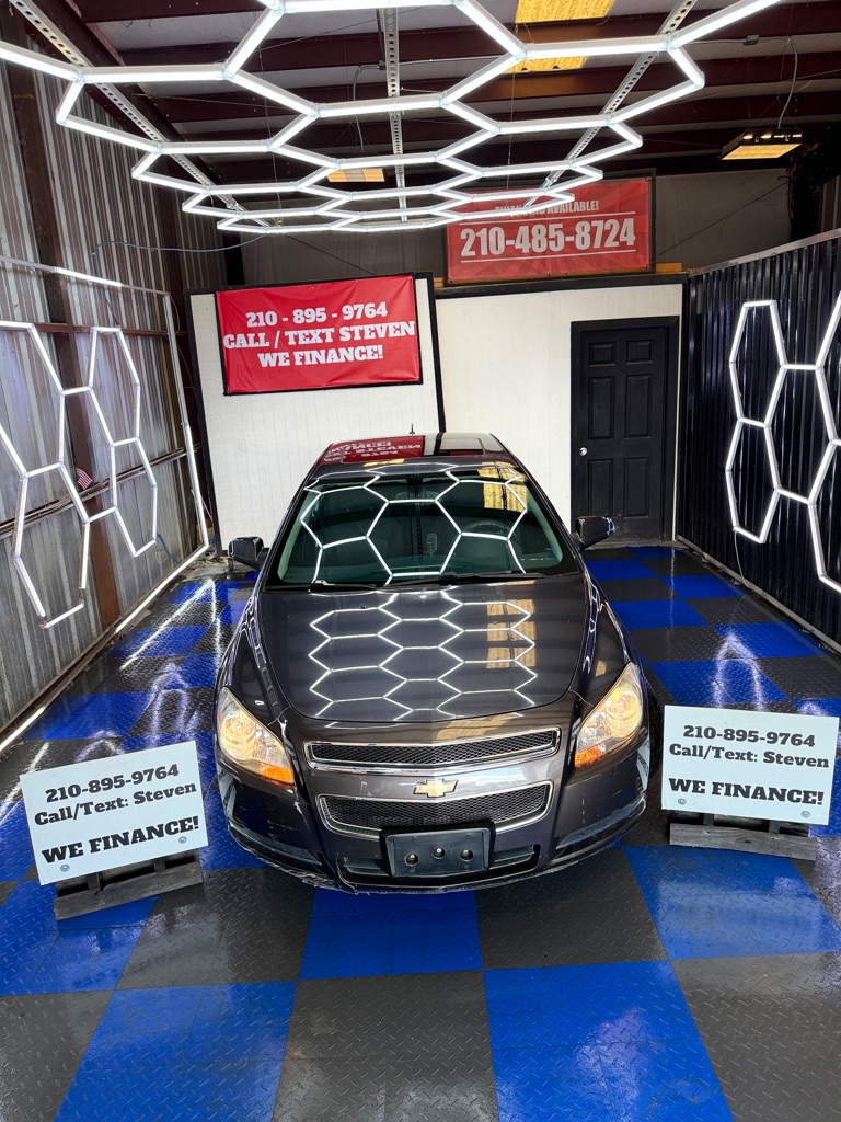 Photo 9 of this CHEVROLET MALIBU