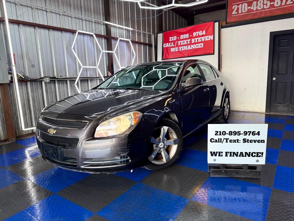 Photo 2 of this CHEVROLET MALIBU