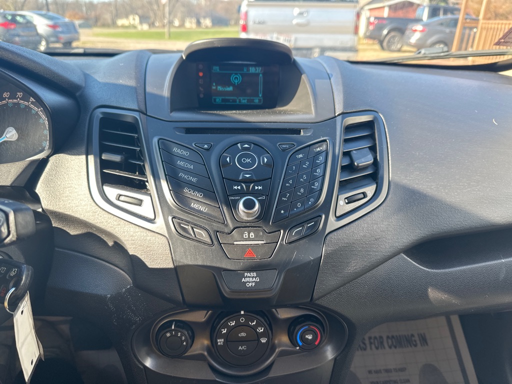 Photo 9 of this FORD FIESTA