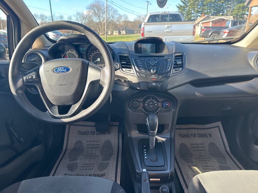 Photo 8 of this FORD FIESTA