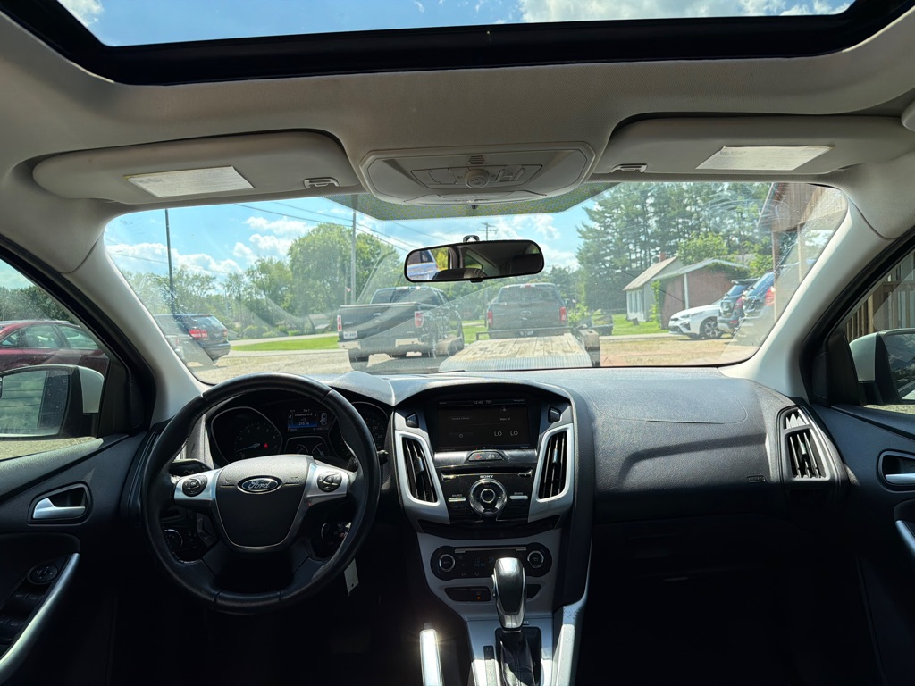 Photo 10 of this FORD FOCUS