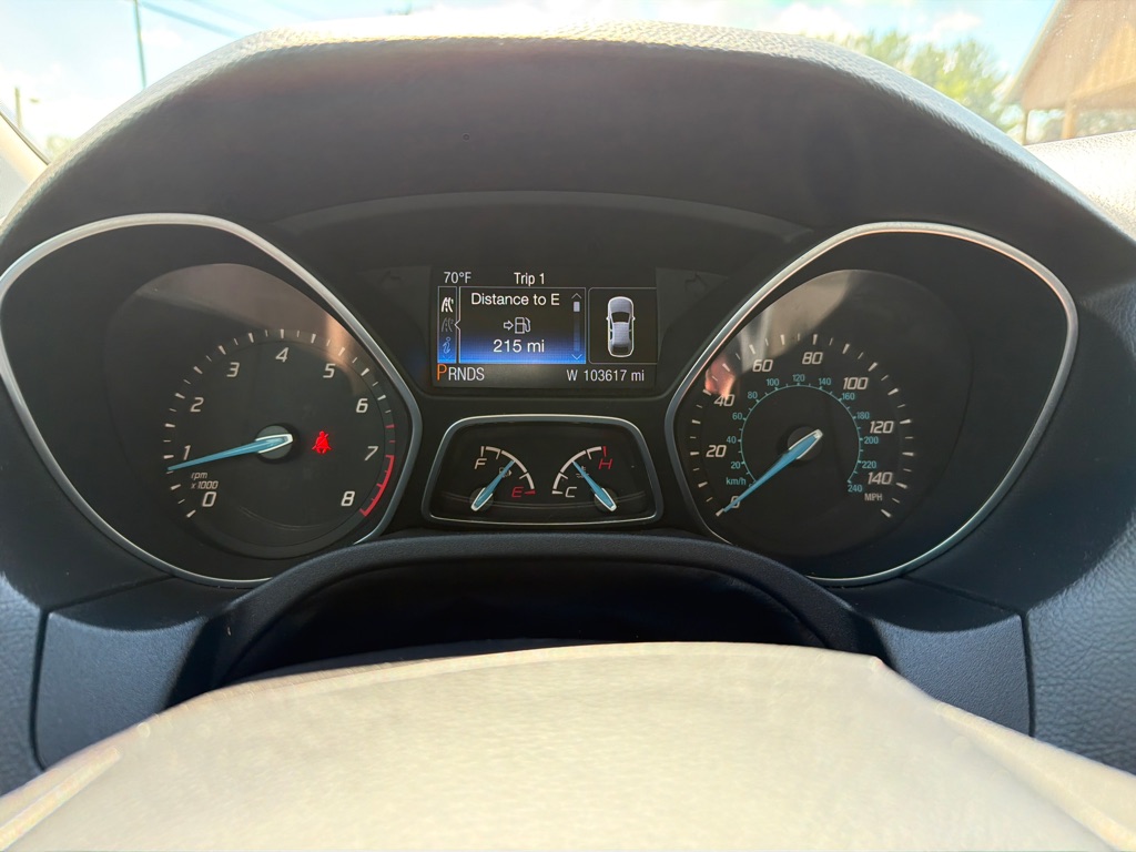Photo 13 of this FORD FOCUS