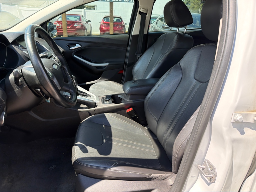 Photo 8 of this FORD FOCUS