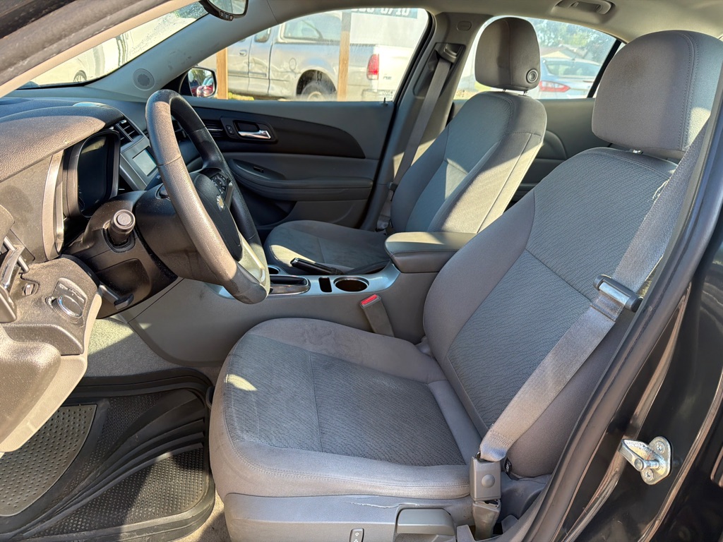 Photo 7 of this CHEVROLET MALIBU