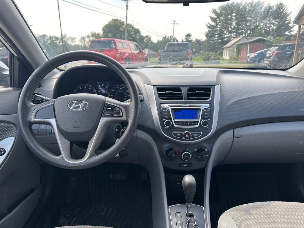 Photo 8 of this HYUNDAI ACCENT