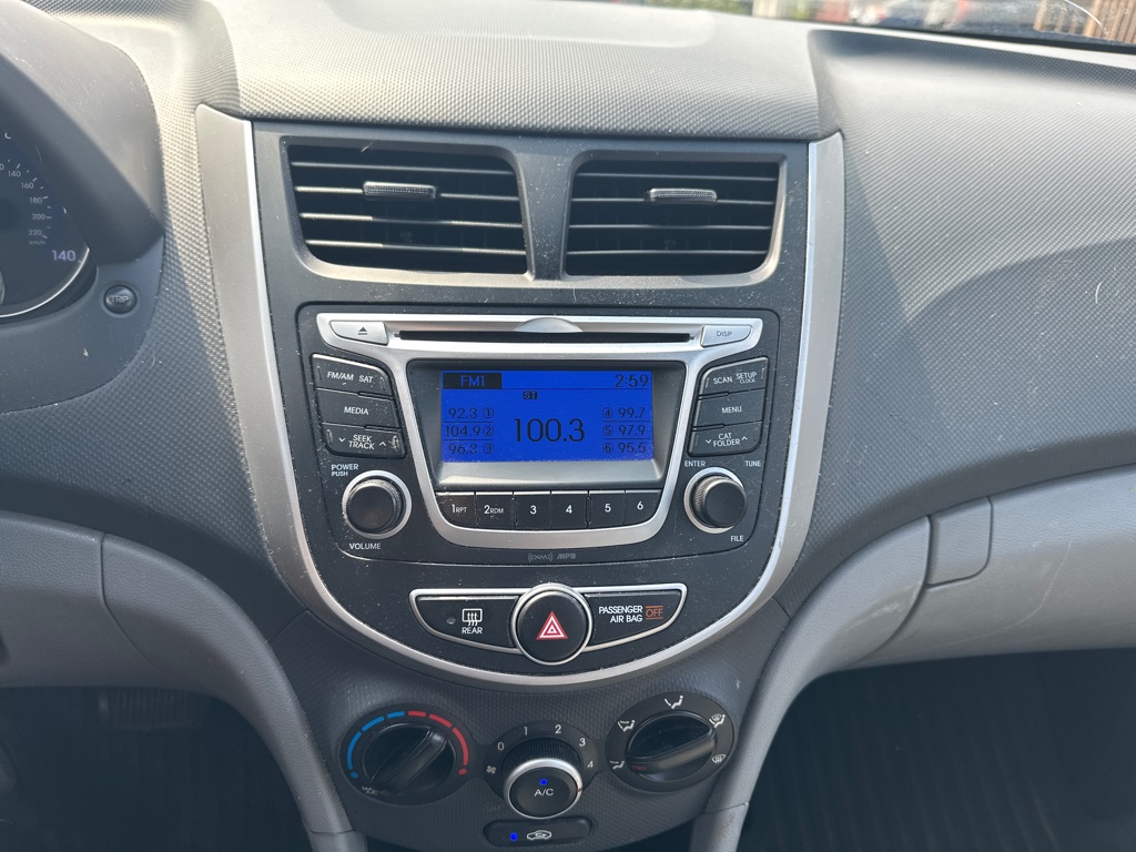 Photo 9 of this HYUNDAI ACCENT
