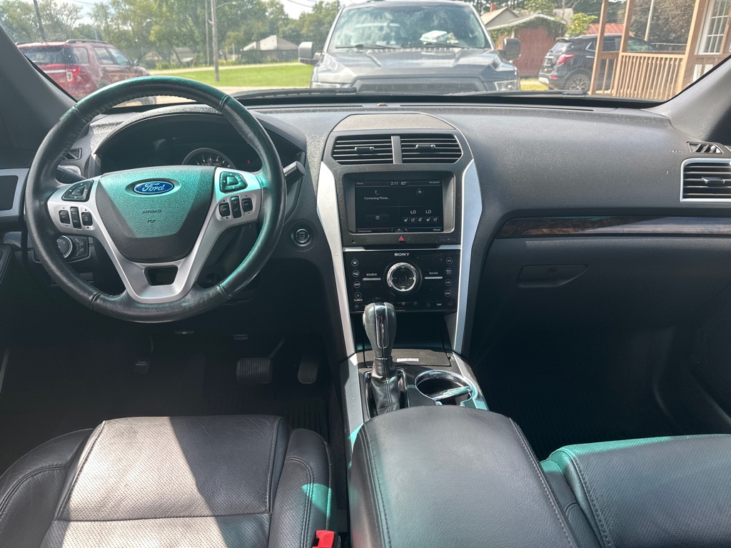 Photo 11 of this FORD EXPLORER