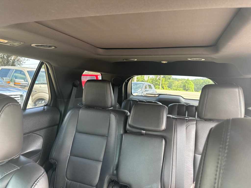 Photo 10 of this FORD EXPLORER