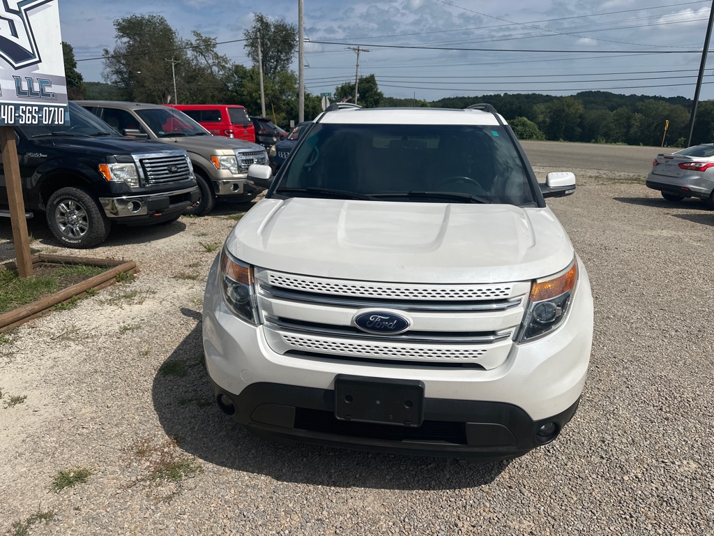Photo 2 of this FORD EXPLORER