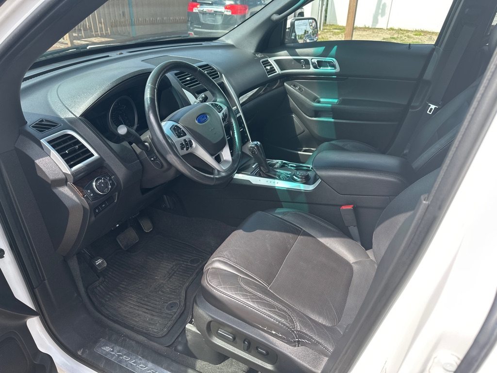 Photo 8 of this FORD EXPLORER
