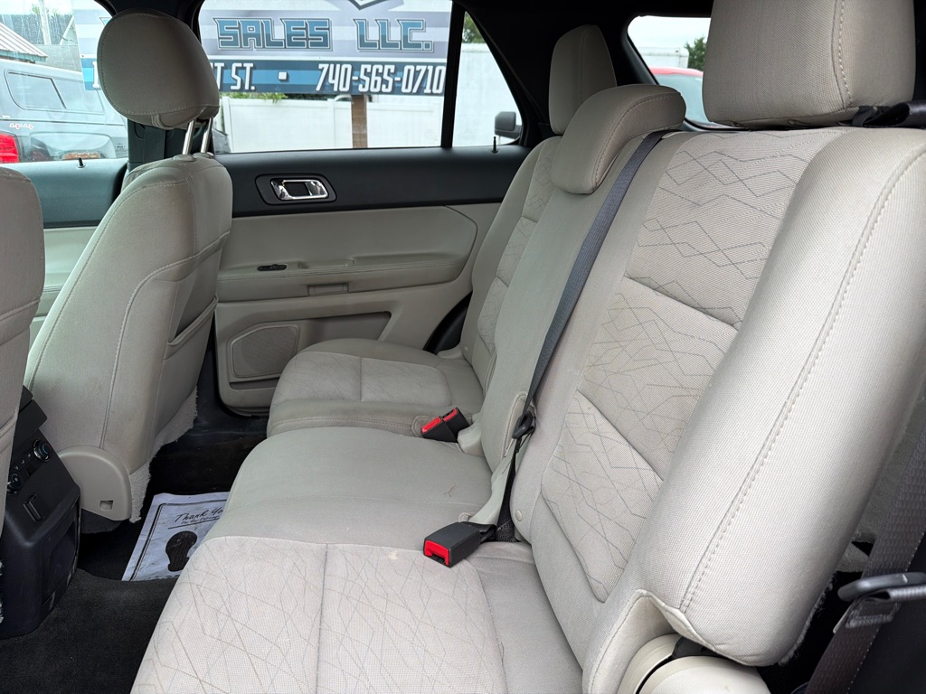 Photo 8 of this FORD EXPLORER