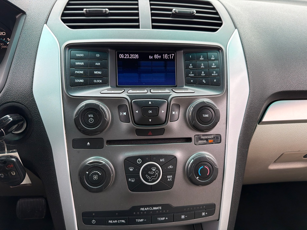 Photo 12 of this FORD EXPLORER