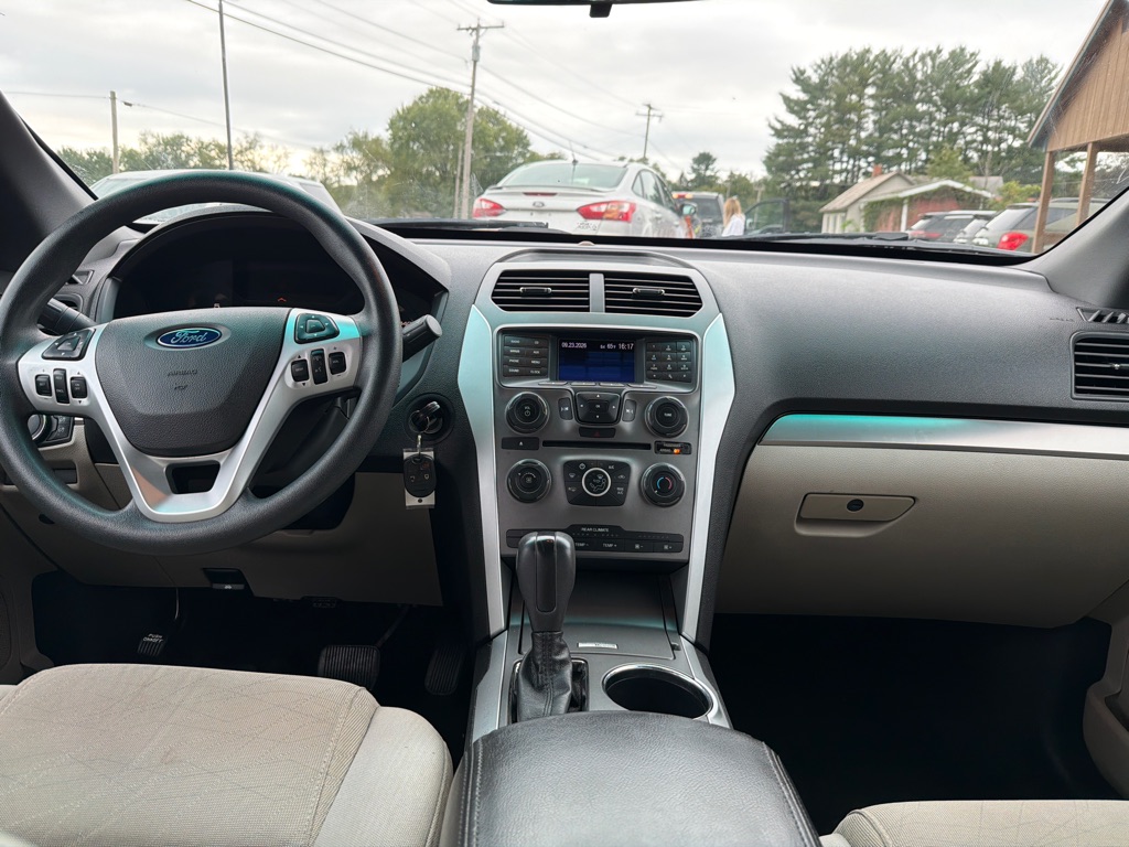 Photo 11 of this FORD EXPLORER