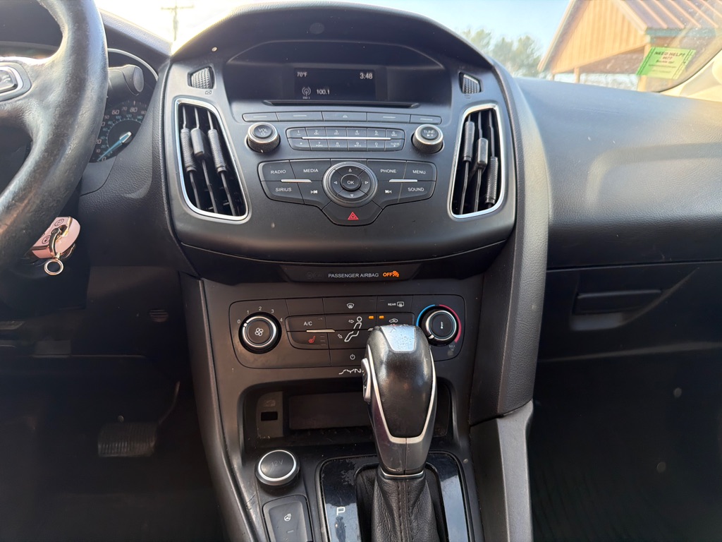 Photo 10 of this FORD FOCUS