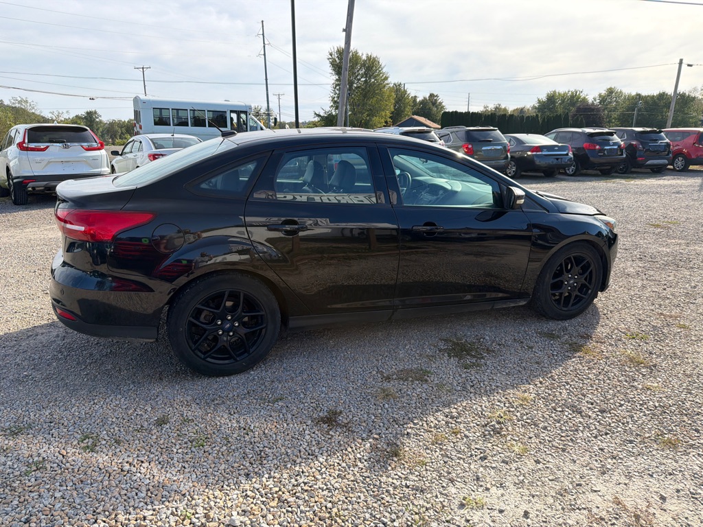 Photo 4 of this FORD FOCUS