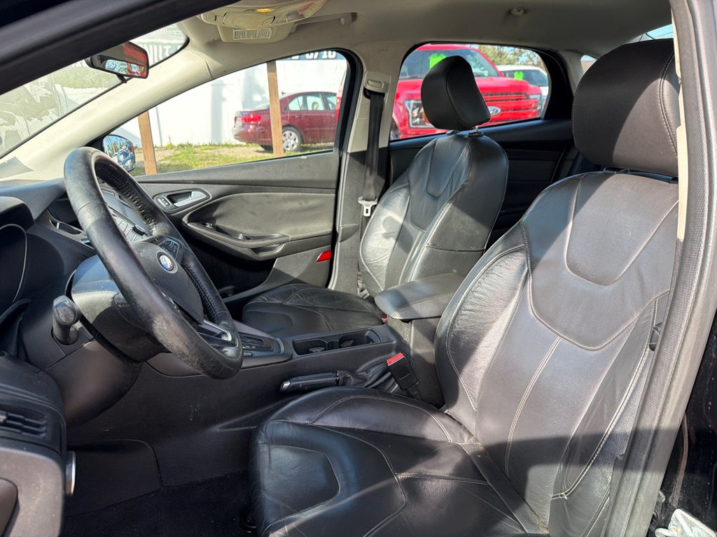 Photo 7 of this FORD FOCUS