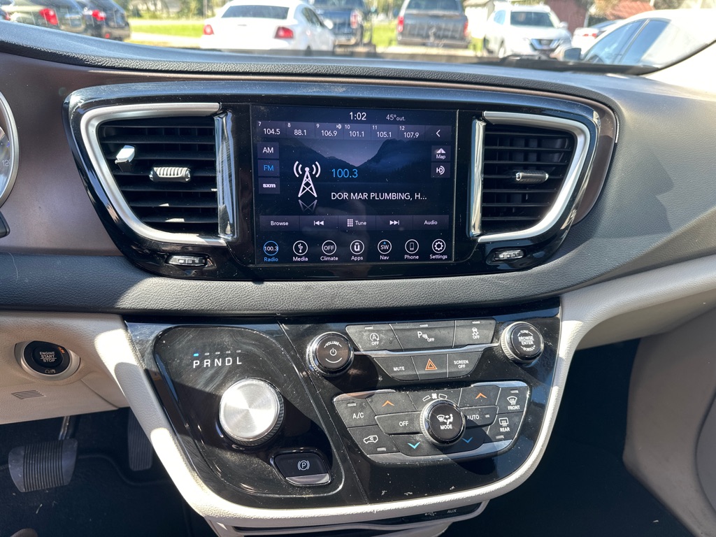 Photo 10 of this CHRYSLER PACIFICA