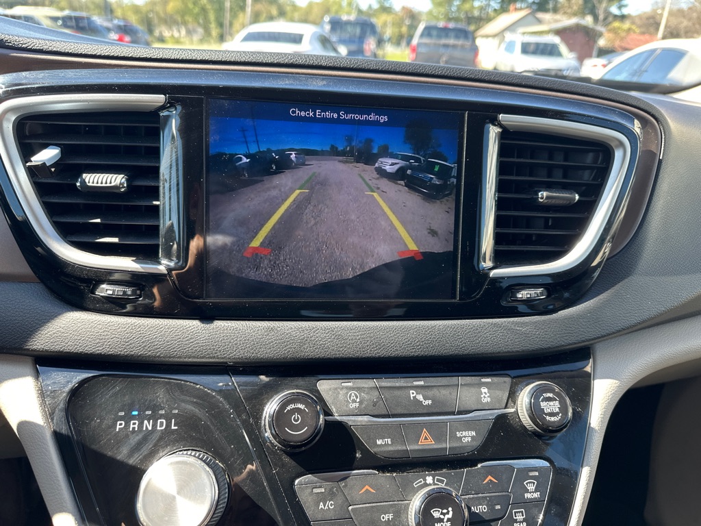 Photo 11 of this CHRYSLER PACIFICA