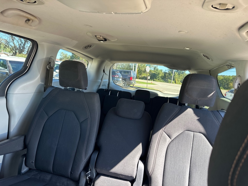 Photo 8 of this CHRYSLER PACIFICA