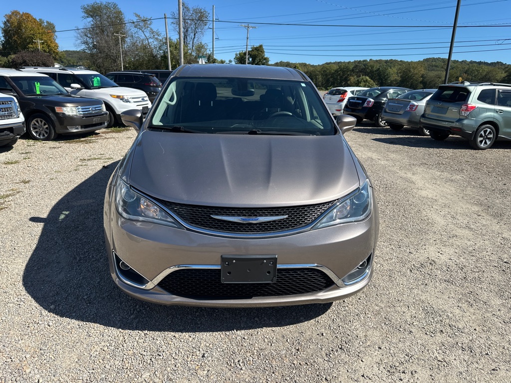 Photo 2 of this CHRYSLER PACIFICA