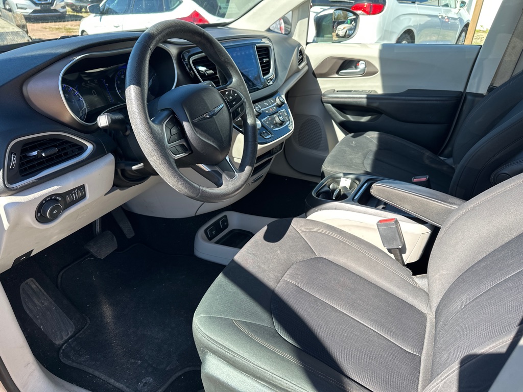 Photo 7 of this CHRYSLER PACIFICA