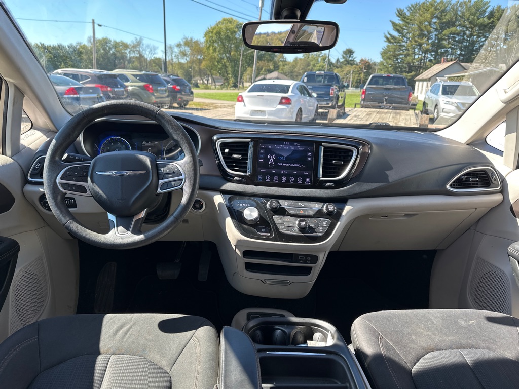 Photo 9 of this CHRYSLER PACIFICA