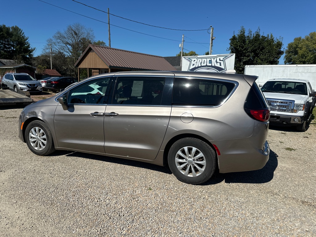 Photo 6 of this CHRYSLER PACIFICA