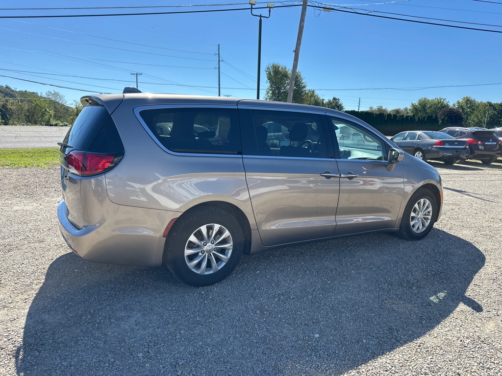 Photo 4 of this CHRYSLER PACIFICA
