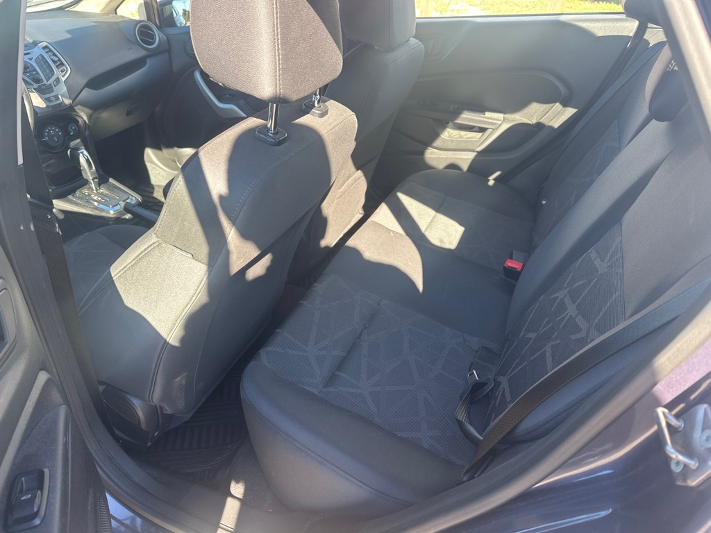 Photo 8 of this FORD FIESTA