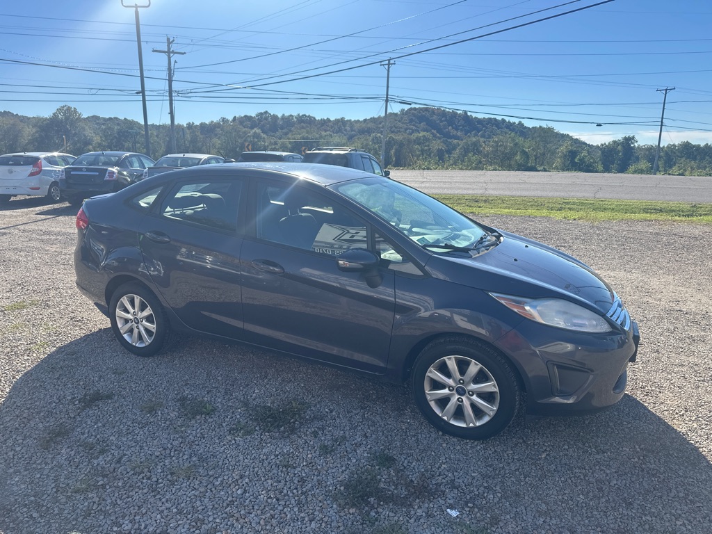 Photo 3 of this FORD FIESTA