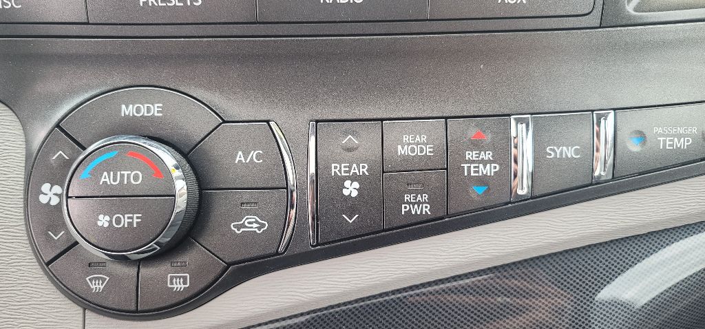 TOYOTA SIENNA 2014 TOYOTA SIENNA 5TDXK3DC6ES413690