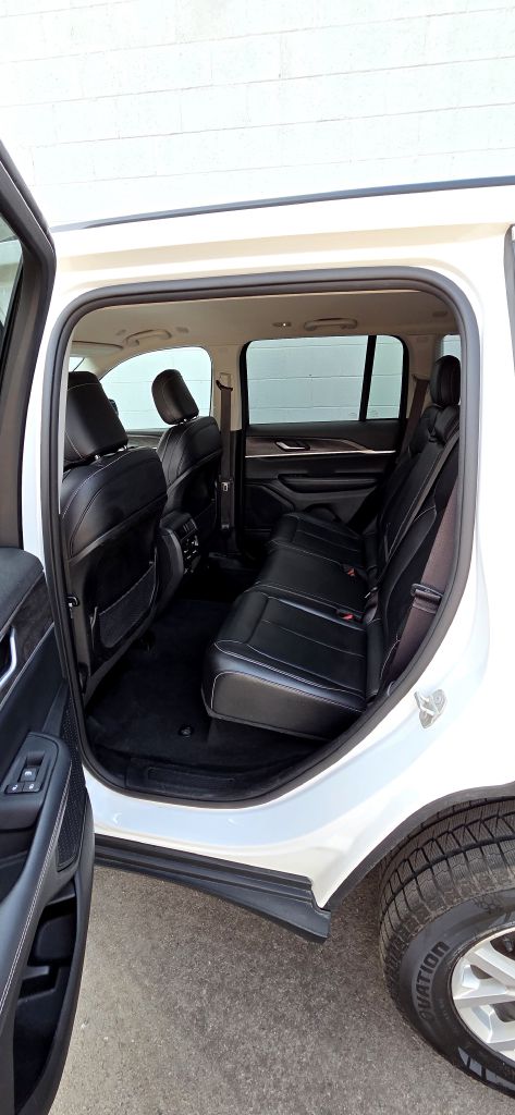 Photo 10 of this JEEP GRAND CHEROKEE