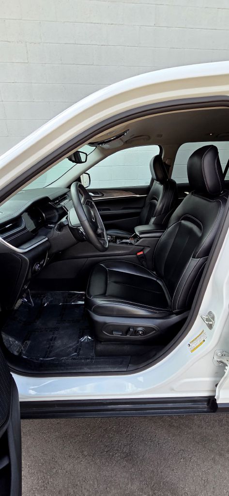 Photo 12 of this JEEP GRAND CHEROKEE