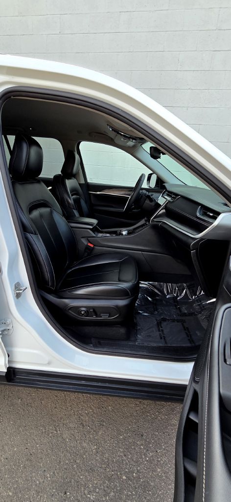 Photo 11 of this JEEP GRAND CHEROKEE