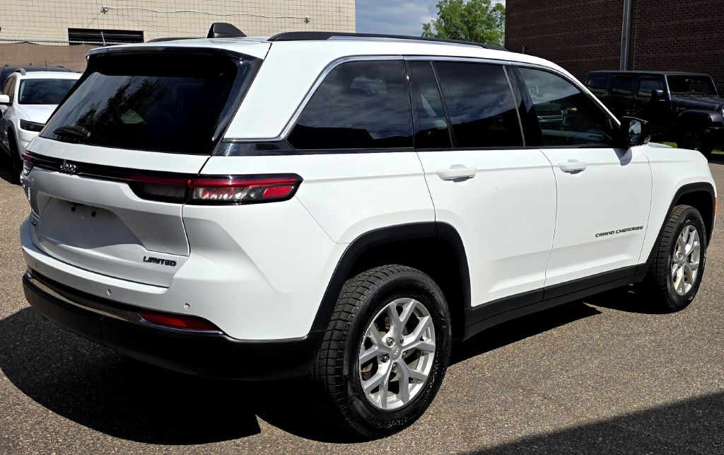 Photo 2 of this JEEP GRAND CHEROKEE