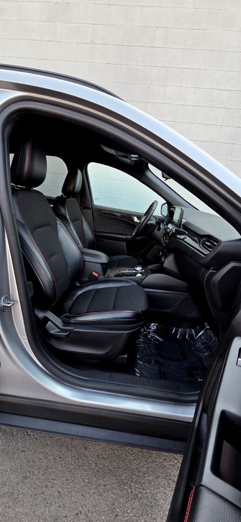 Photo 11 of this FORD ESCAPE