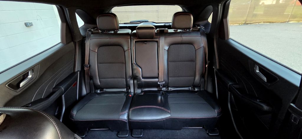 Photo 8 of this FORD ESCAPE